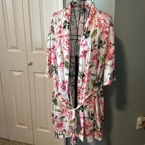 Mumu Brand polyester, floral belted robe.